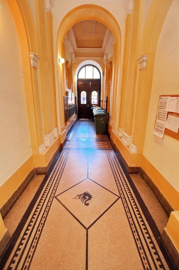 Gellerico Rooms At Rakoczi Square Budapest Exterior photo